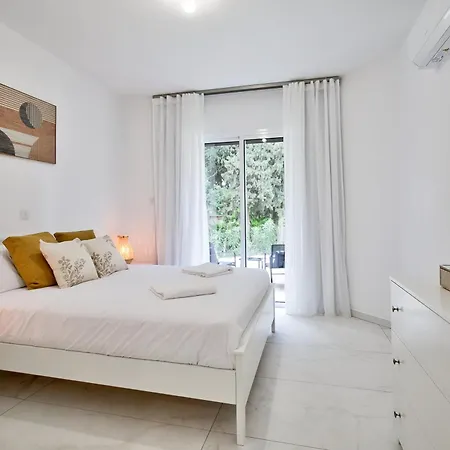 Villa Aphrodite Gardens Stunning By Vichy Holidays Paphos